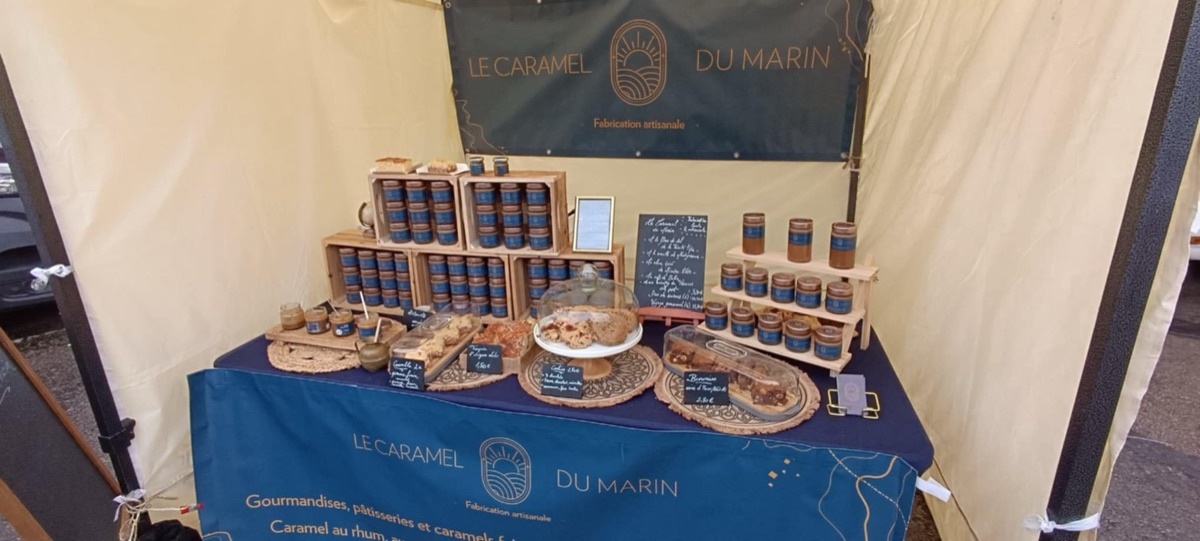 Le stand Alexandra Créa au marché